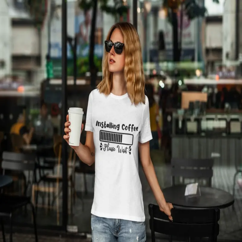 Installing coffe, tricou cu mesaj fv