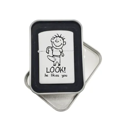 Look he likes you, bricheta metalica gravata laser cu mesaj