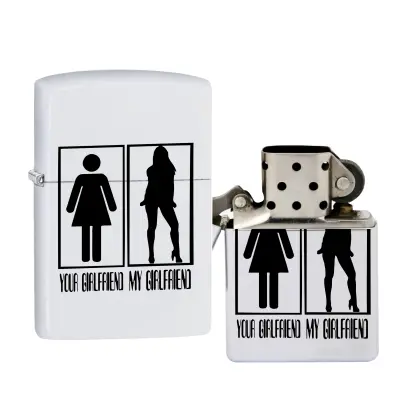 Your girlfriend my girlfriend, bricheta metalica gravata laser cu mesaj